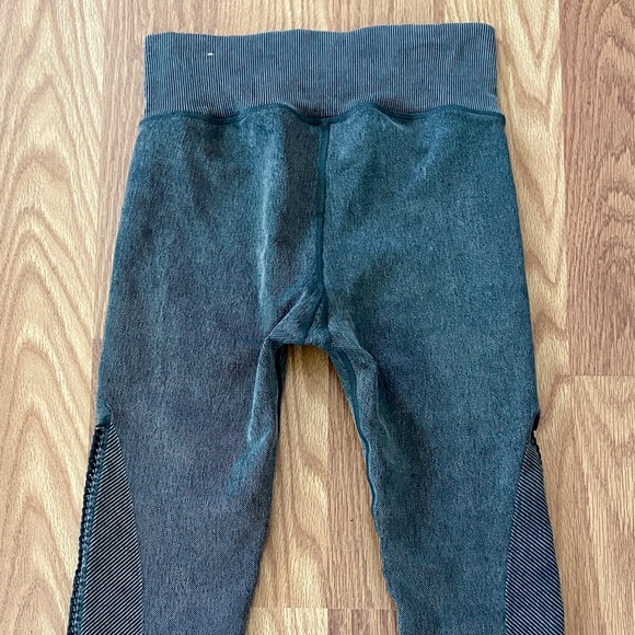 OFFLINE by AERIE 7/8 Hi-Rise LEGGING With Braided Sides Size SMALL - Picture 8 of 12